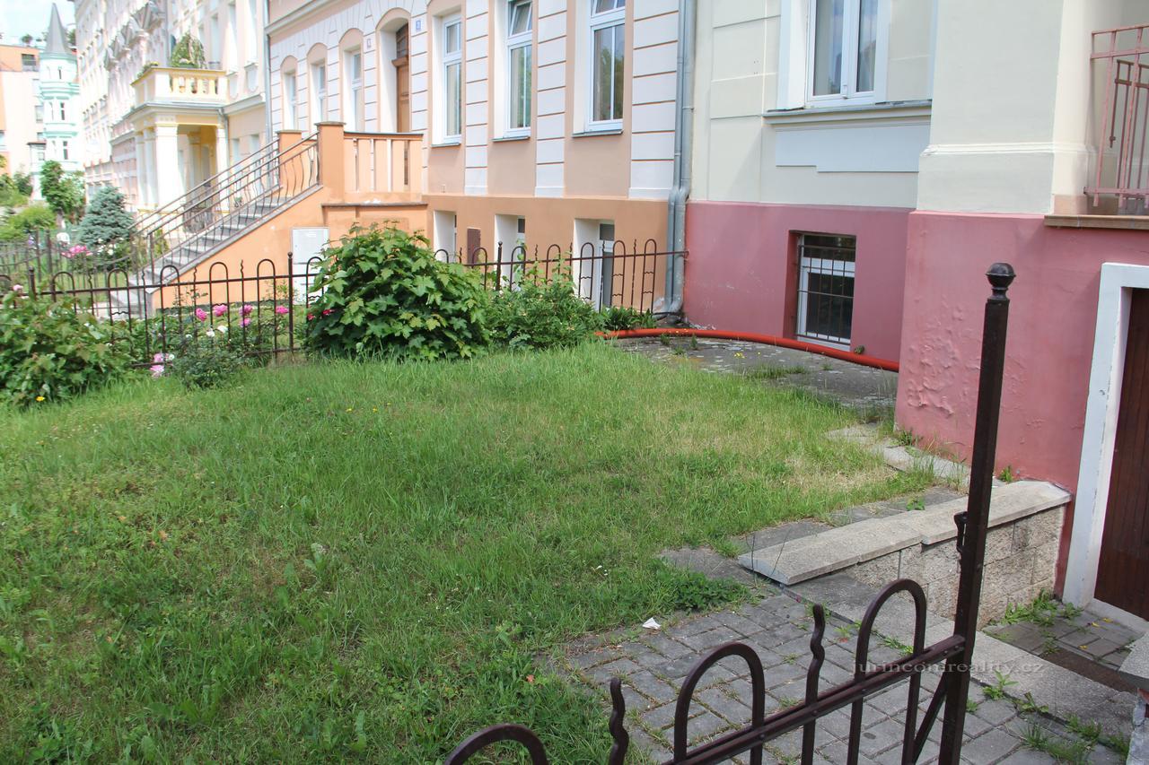 Jurincom Apartments Kralovska Vyhlidka 卡罗维发利 外观 照片